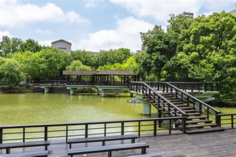 適合行動不便老人旅遊景點 台南奇美博物館無障礙園區與展廳