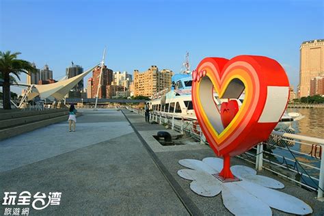 適合行動不便老人旅遊景點 高雄真愛碼頭無障礙濱海步道